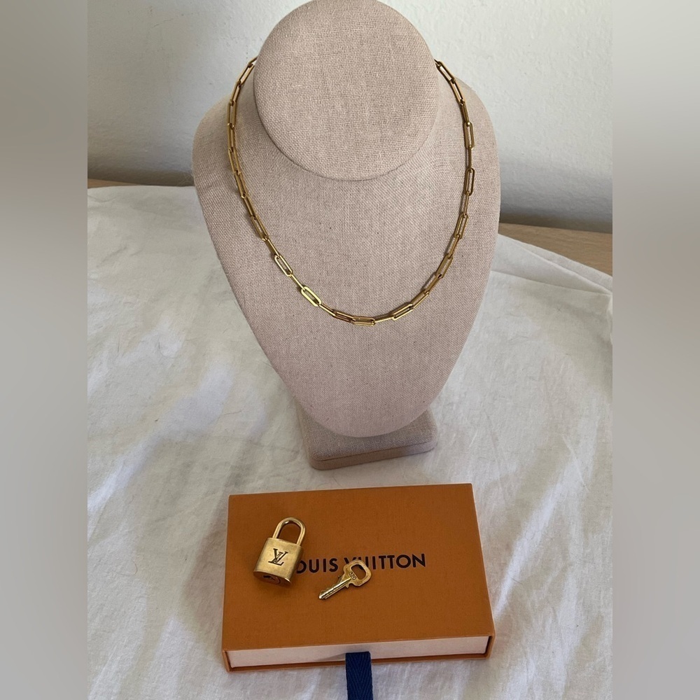 Louis Vuitton Lock & Key #320 16” Unbranded GF Necklace - Picture 13 of 14